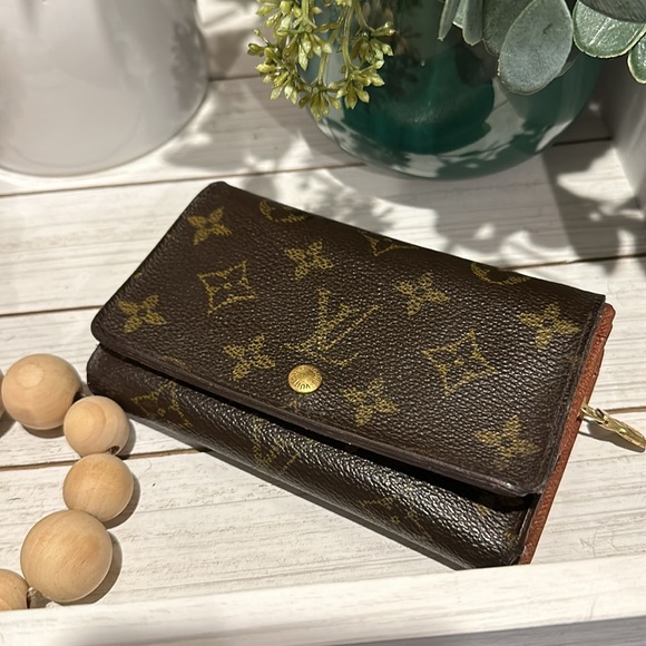 🌟VINTAGE LOUIS VUITTON SARAH WALLET🌟 - Picture 9 of 9